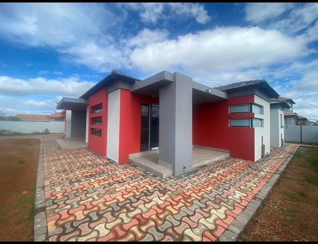 4 BEDROOM HOUSE FOR SALE IN AERORAND